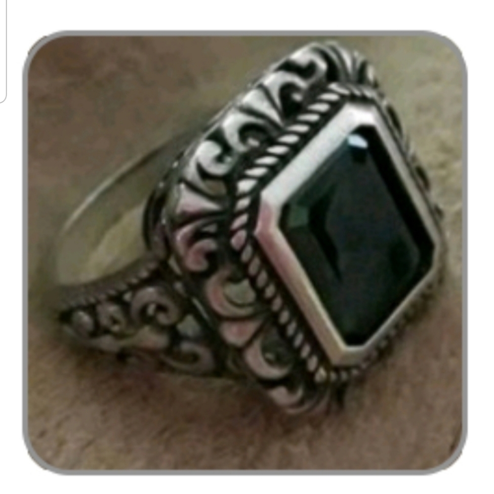 Blue sapphire ring